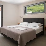 Krilo Hotel Jesenice (Split-Dalmatia)