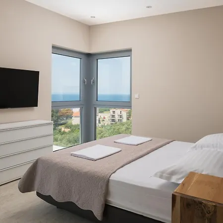 Krilo * Jesenice (Split-Dalmatia)