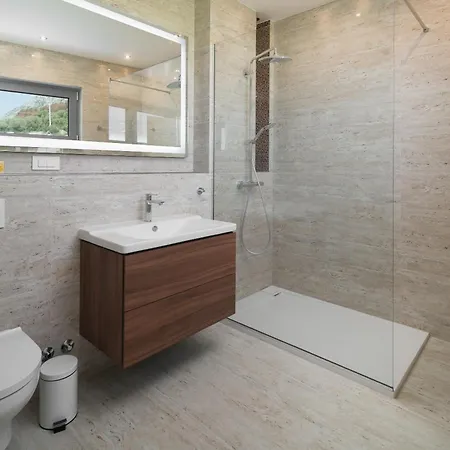 Hotell Krilo Jesenice (Split-Dalmatia)