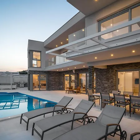 Krilo Hotell Jesenice (Split-Dalmatia)