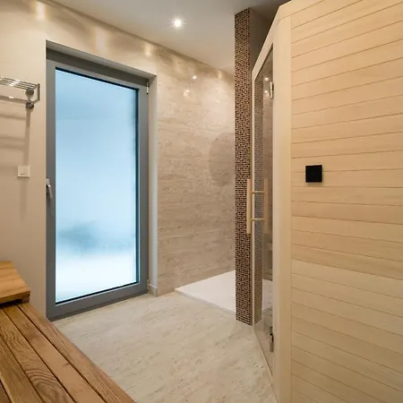 Krilo Hotell Jesenice (Split-Dalmatia)